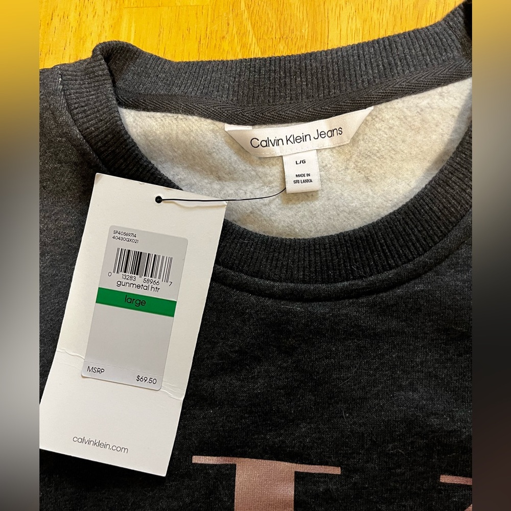 NWT crewneck sweatshirt size large